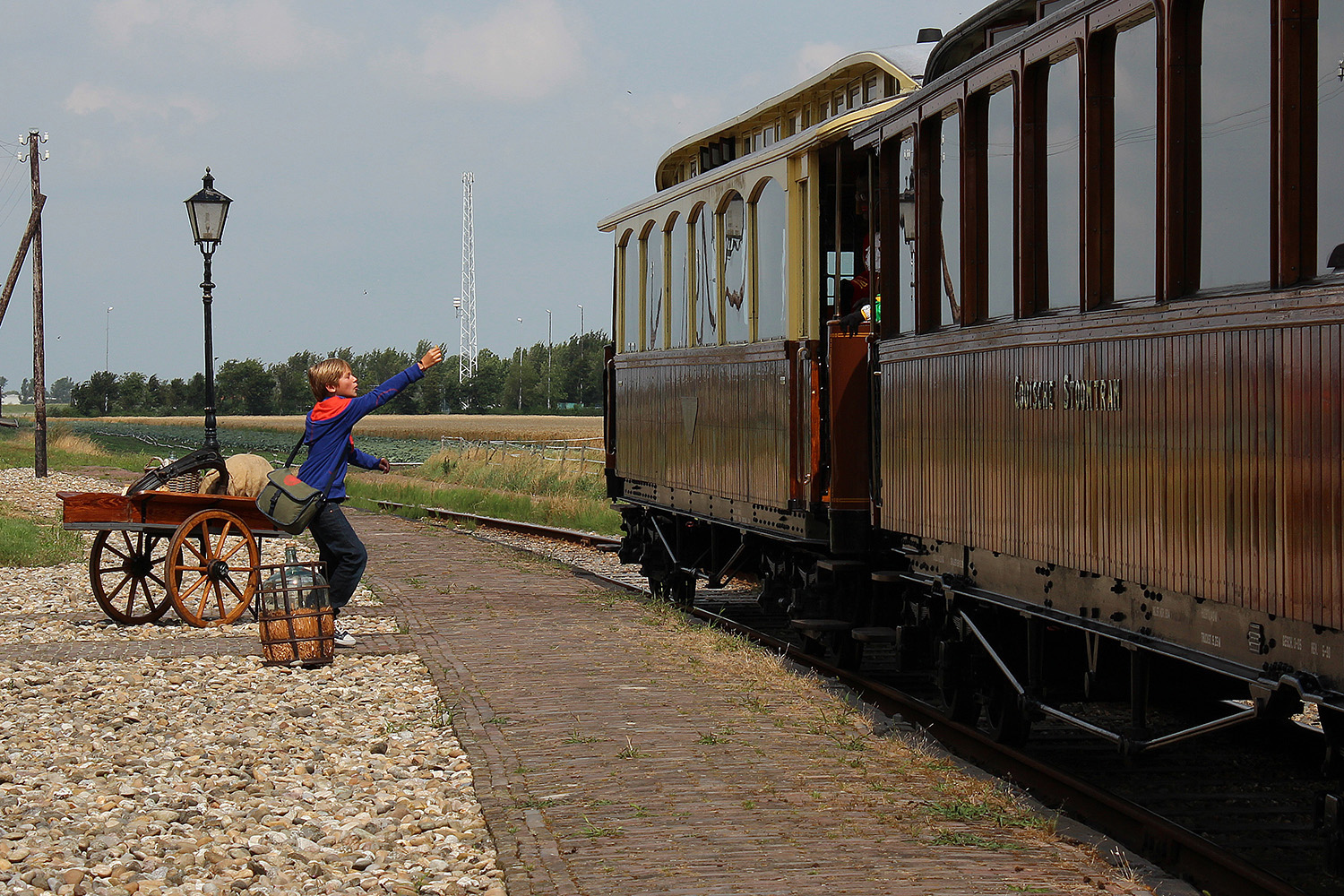 Lucas op het station — De Pietenschool (2013)