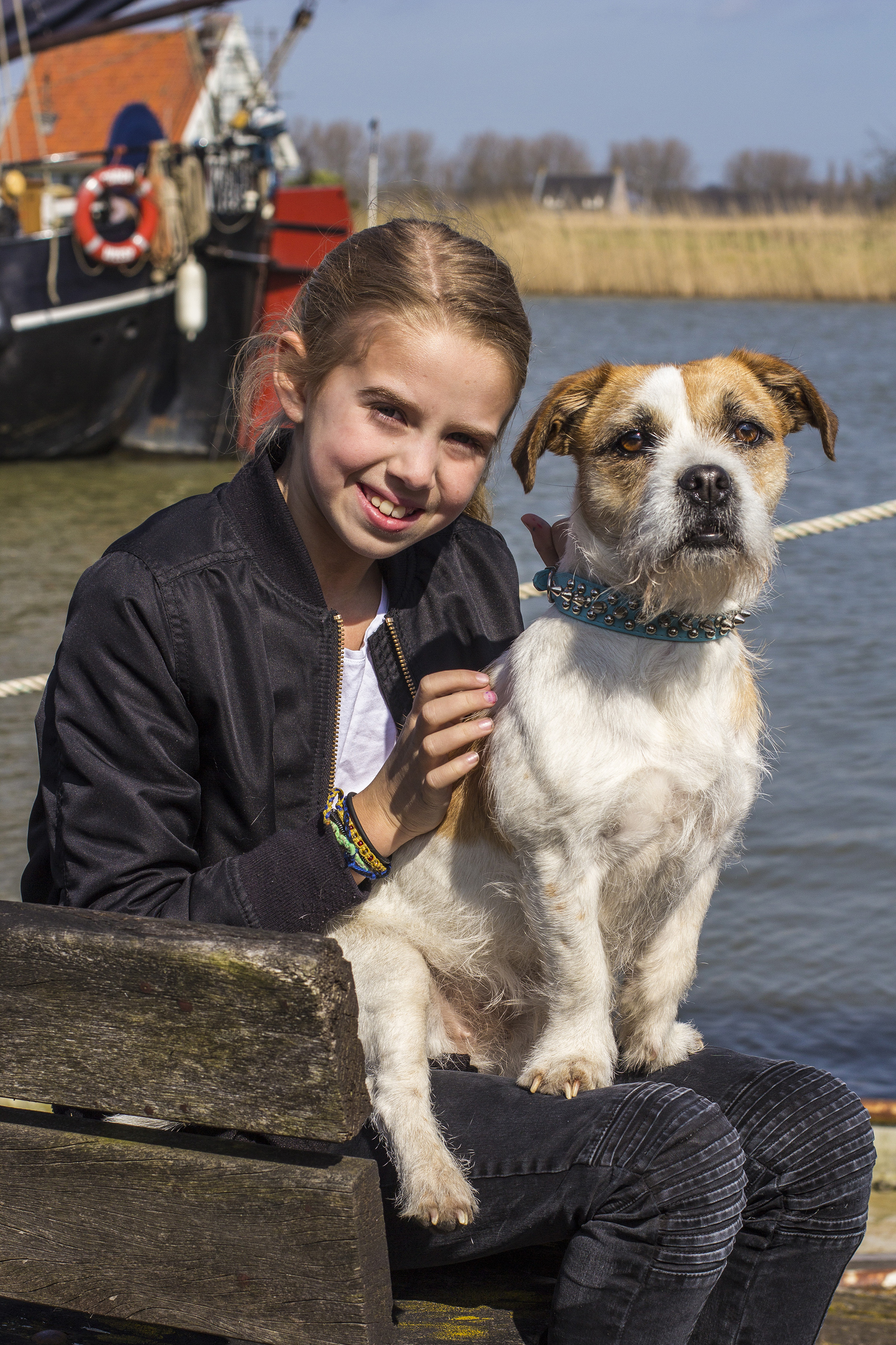 Sophie met hondje — Geblaf op de Pakjesboot (2016)