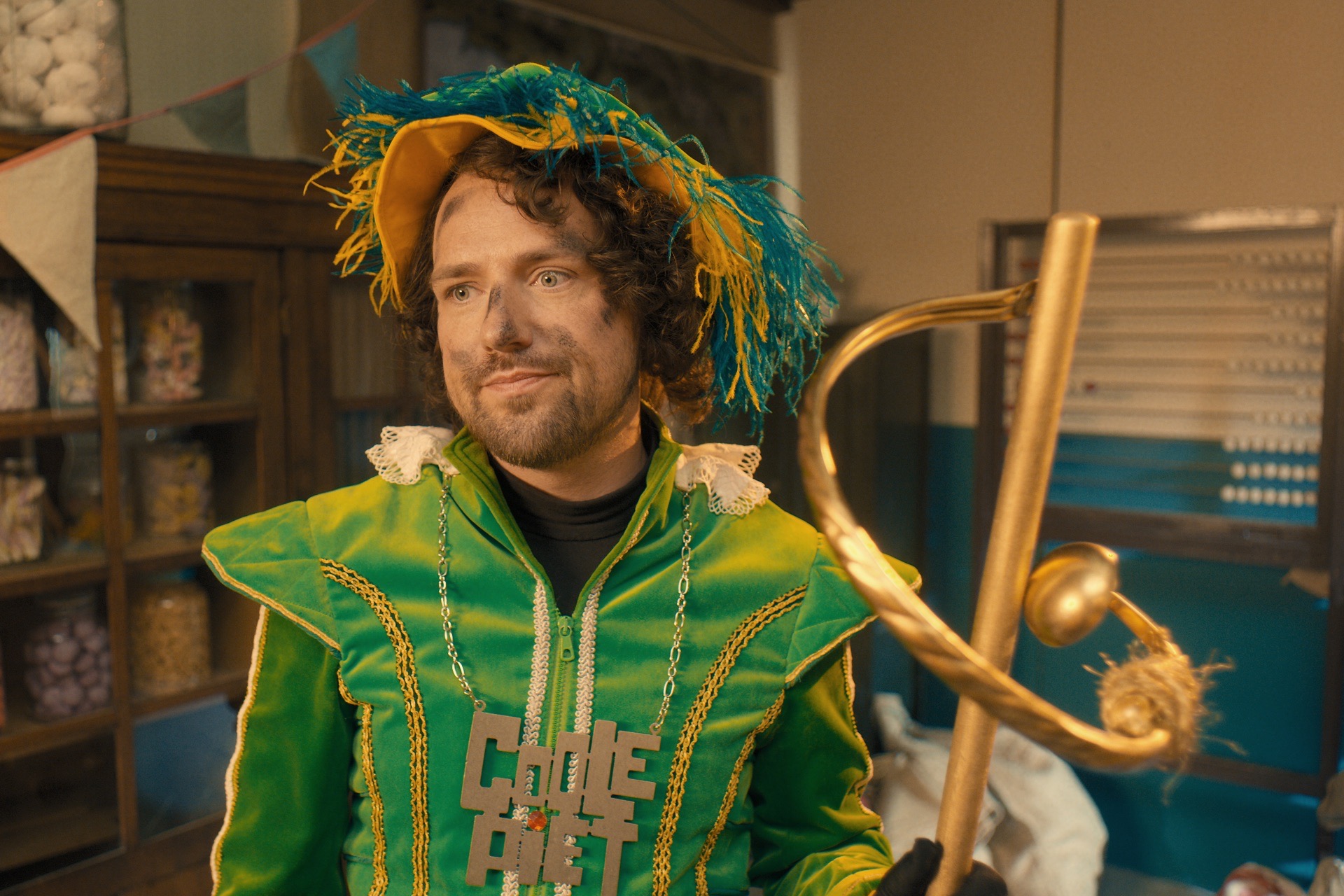 Coole Piet met de gouden staf van Sinterklaas in zijn hand