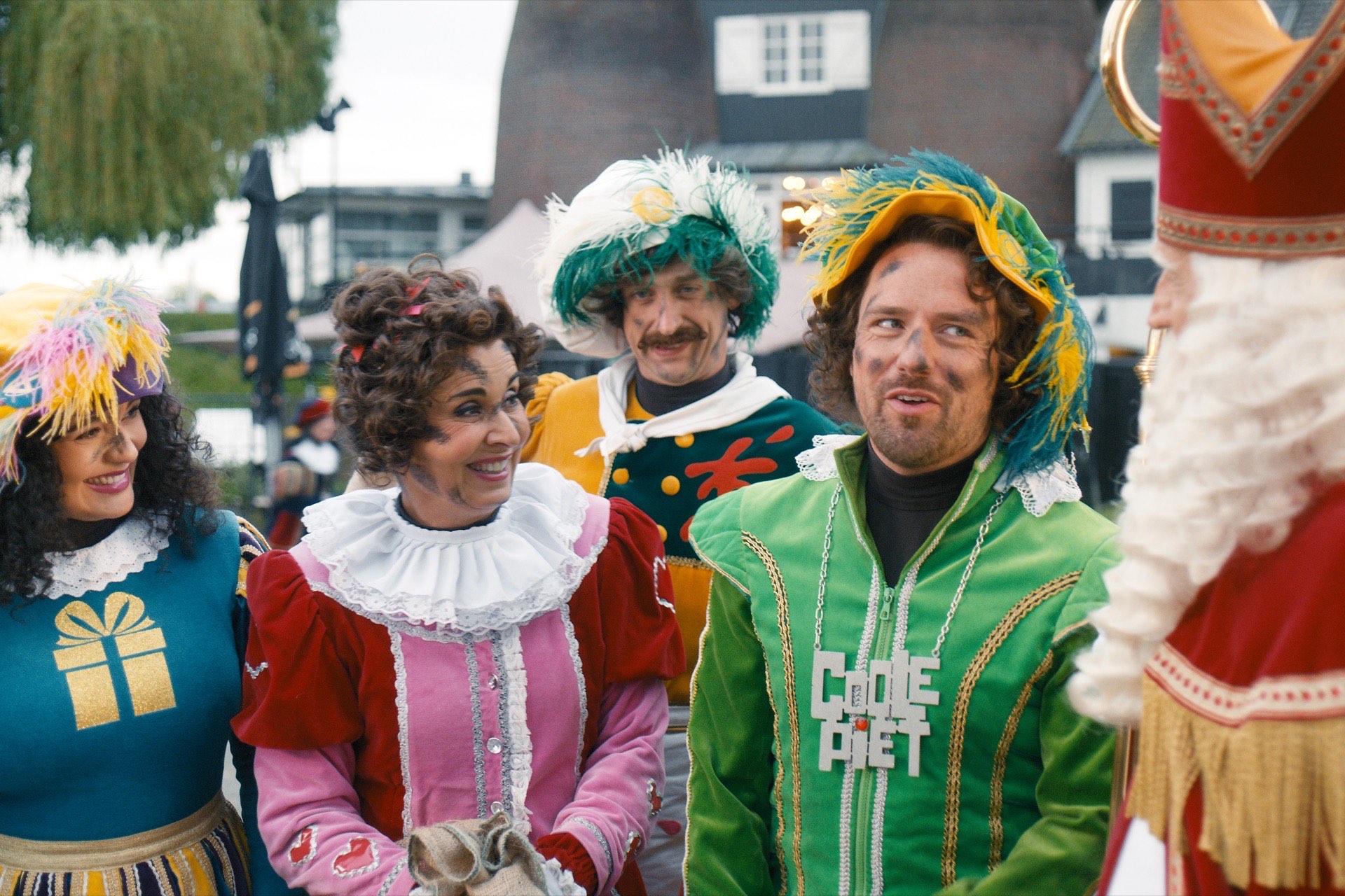Coole Piet, Bakpiet, KADO en Sinterklaas staan buiten bij elkaar