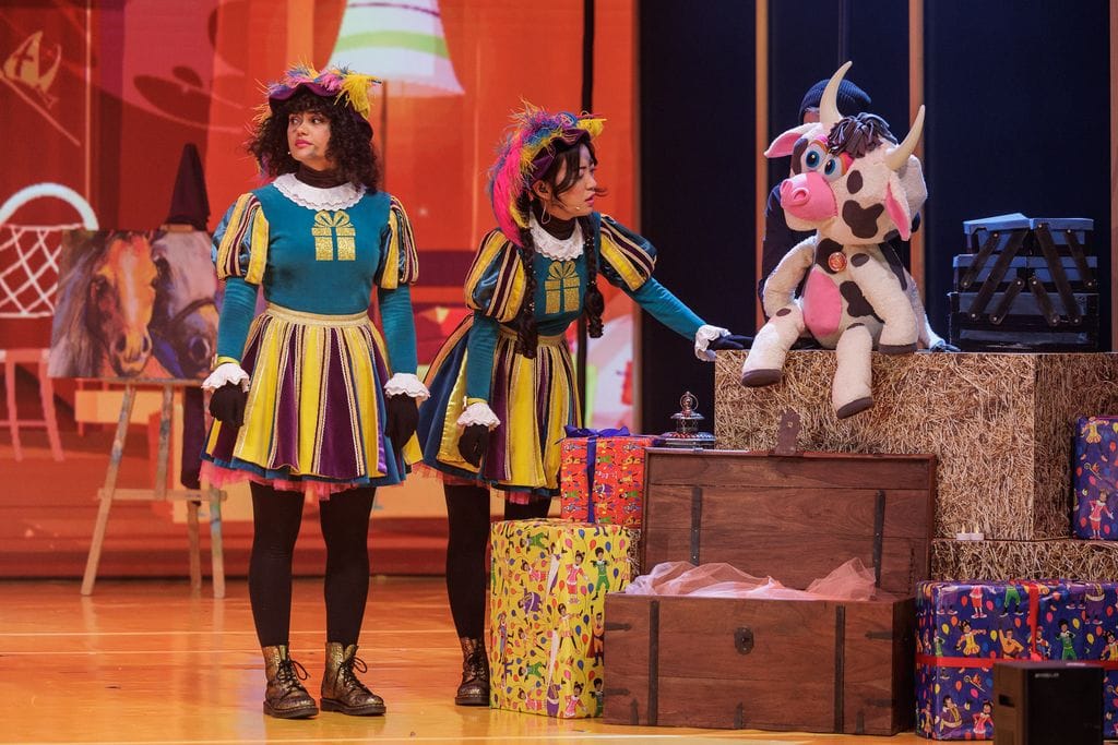 Theatershow Herrie in de Stal uit 2022 op het podium